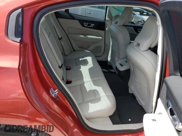 ✅ 2019 Volvo S60 Momentum • VIN: 7JRA22TK0KG001474 • Lot: 42163233. Wystawiony na Copart z przebiegiem 33 923 mil. Bezpłatny archiwum sprzedaży aukcyjnych z USA i szczegółowy raport historii pojazdu na DreamBid. Zdjęcie 10.