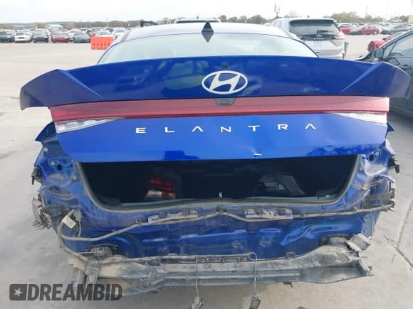 ✅ 2025 Hyundai Elantra SEL Convenience • VIN: KMHLS4DG1SU880512 • Lot: 43749246. Listed on IAAI with 33,924 mi. Free auction sales archive from the USA and detailed vehicle history report at DreamBid. Image 16.