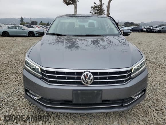 ✅ 2017 Volkswagen Passat SE • VIN: 1VWGT7A38HC003923 • Lot: 90938205. Listed on Copart with 69,753 mi. Free auction sales archive from the USA and detailed vehicle history report at DreamBid. Image 5.