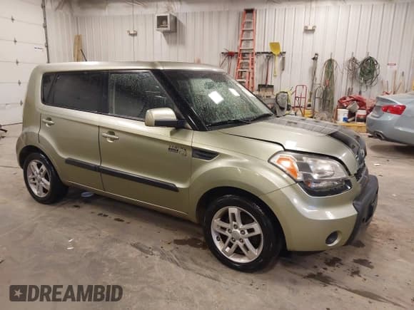 ✅ 2011 Kia Soul + • VIN: KNDJT2A26B7232717 • Lot: 43618180. Wystawiony na IAAI z przebiegiem 133 054 mil. Bezpłatny archiwum sprzedaży aukcyjnych z USA i szczegółowy raport historii pojazdu na DreamBid. Zdjęcie 1.