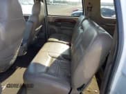 ✅ 2000 Ford Excursion Limited • VIN: 1FMNU42S5YED53957 • Lot: 42007784. Wystawiony na IAAI z przebiegiem 181 876 mil. Bezpłatny archiwum sprzedaży aukcyjnych z USA i szczegółowy raport historii pojazdu na DreamBid. Zdjęcie 8.