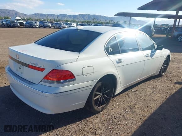 ✅ 2004 BMW 7 Series 745Li • VIN: WBAGN63594DS55218 • Lot: 43466337. Wystawiony na IAAI z przebiegiem 112 482 mil. Bezpłatny archiwum sprzedaży aukcyjnych z USA i szczegółowy raport historii pojazdu na DreamBid. Zdjęcie 4.