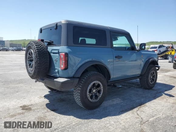 ✅ 2021 Ford Bronco • VIN: 1FMDE5CH1MLA60600 • Lot: 54076135. Wystawiony na Copart z przebiegiem 39 526 mil. Bezpłatny archiwum sprzedaży aukcyjnych z USA i szczegółowy raport historii pojazdu na DreamBid. Zdjęcie 3.