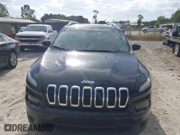 ✅ 2018 Jeep Cherokee Latitude • VIN: 1C4PJLCB4JD595102 • Lot: 43359901. Wystawiony na IAAI z przebiegiem Nie podano. Bezpłatny archiwum sprzedaży aukcyjnych z USA i szczegółowy raport historii pojazdu na DreamBid. Zdjęcie 12.