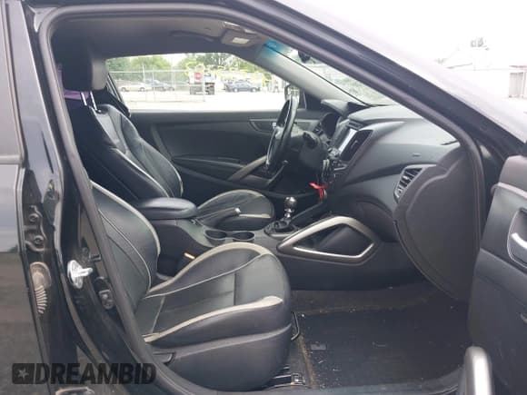 ✅ 2015 Hyundai Veloster Turbo • VIN: KMHTC6AE6FU229720 • Lot: 42735203. Wystawiony na IAAI z przebiegiem 110 516 mil. Bezpłatny archiwum sprzedaży aukcyjnych z USA i szczegółowy raport historii pojazdu na DreamBid. Zdjęcie 5.