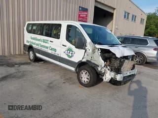 ✅ 2017 Ford Transit XL • VIN: 1FBZX2ZM6HKA10816 • Lot: 42393943. Wystawiony na IAAI z przebiegiem 41 939 mil. Bezpłatny archiwum sprzedaży aukcyjnych z USA i szczegółowy raport historii pojazdu na DreamBid. Zdjęcie 1.