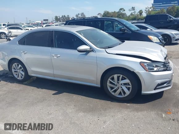 ✅ 2018 Volkswagen Passat SE • VIN: 1VWBA7A31JC015482 • Lot: 42494895. Listed on IAAI with 35,026 mi. Free auction sales archive from the USA and detailed vehicle history report at DreamBid. Image 13.