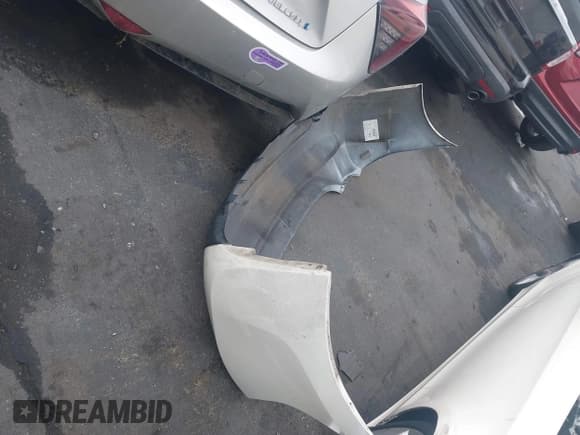 ✅ 2018 Toyota Corolla LE • VIN: 5YFBURHE8JP787045 • Lot: 43715533. Listed on IAAI with 105,003 mi. Free auction sales archive from the USA and detailed vehicle history report at DreamBid. Image 18.