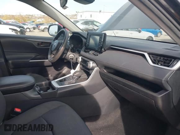 ✅ 2021 Toyota RAV4 LE • VIN: 2T3F1RFV0MC168707 • Лот: 43640558. Опубликован ранее на IAAI с пробегом 50 969 миль. Бесплатный доступ к архиву аукционных продаж из США и подробный отчёт об истории автомобиля на DreamBid. Изображение 5.