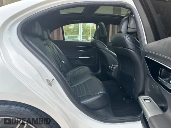 ✅ 2022 Mercedes-Benz C 300 • VIN: W1KAF4HB6NR066528 • Lot: 68215355. Wystawiony na Copart z przebiegiem 63 322 mil. Bezpłatny archiwum sprzedaży aukcyjnych z USA i szczegółowy raport historii pojazdu na DreamBid. Zdjęcie 6.