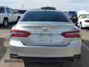 2022 Toyota Camry XLE z VIN 4T1F11AK3NU033583, wystawiony jako IAAI lot #42358589 z przebiegiem 120 000 mil mil oraz . Historia ofert i sprzedaży dostępna na DreamBid. Obrazek 16.