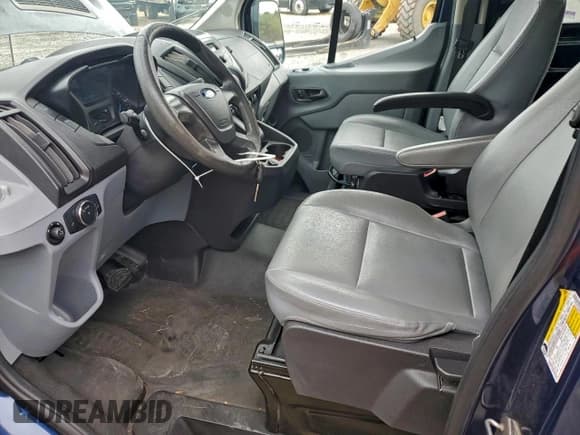 ✅ 2019 Ford Transit • VIN: 1FTYR1CM5KKB30019 • Lot: 93262635. Listed on Copart with 61,595 mi. Free auction sales archive from the USA and detailed vehicle history report at DreamBid. Image 7.