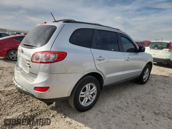 ✅ 2011 Hyundai Santa Fe GLS • VIN: 5XYZG4AG5BG063260 • Lot: 86258005. Listed on Copart with 226,933 mi. Free auction sales archive from the USA and detailed vehicle history report at DreamBid. Image 3.