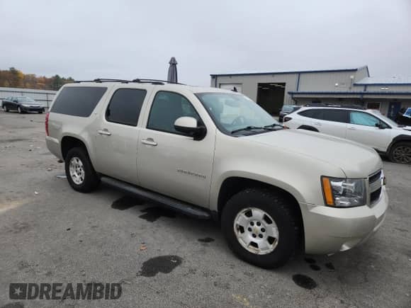 2014 Chevrolet Suburban LT z VIN 1GNSKJE77ER190744, wystawiony jako Copart lot #90239255 z przebiegiem Nie podano mil oraz Czysty tytuł • Clean title. Historia ofert i sprzedaży dostępna na DreamBid. Obrazek 4.