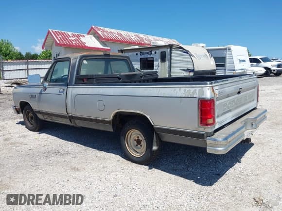 ✅ 1988 Dodge D/W 100 • VIN: 1B7FD04X8JS739662 • Lot: 42691327. Listed on IAAI with 16,355 mi. Free auction sales archive from the USA and detailed vehicle history report at DreamBid. Image 3.