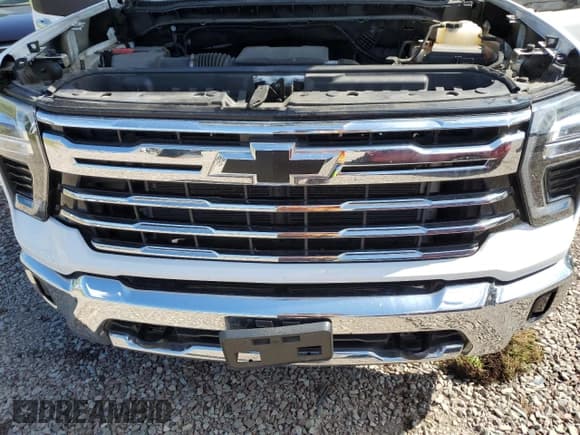 ✅ 2025 Chevrolet Silverado 2500HD LTZ • VIN: 2GC4KPE78S1112904 • Lot: 65139335. Wystawiony na Copart z przebiegiem 26 761 mil. Bezpłatny archiwum sprzedaży aukcyjnych z USA i szczegółowy raport historii pojazdu na DreamBid. Zdjęcie 11.