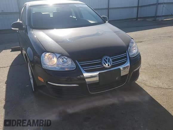 ✅ 2010 Volkswagen Jetta Limited Edition • VIN: 3VWAZ7AJXAM098976 • Lot: 80211895. Listed on Copart with 136,909 mi. Free auction sales archive from the USA and detailed vehicle history report at DreamBid. Image 13.
