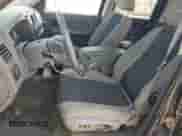 2006 Dodge Dakota SLT z VIN 1D7HE48K36S702687, wystawiony jako Copart lot #68654315 z przebiegiem 210 276 mil mil oraz Szkoda całkowita • Salvage title. Historia ofert i sprzedaży dostępna na DreamBid. Obrazek 7.