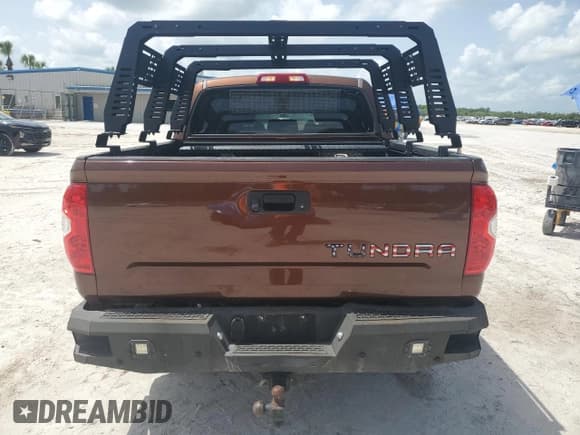 ✅ 2017 Toyota Tundra Limited • VIN: 5TFFW5F12HX223522 • Lot: 59912105. Wystawiony na Copart z przebiegiem 94 567 mil. Bezpłatny archiwum sprzedaży aukcyjnych z USA i szczegółowy raport historii pojazdu na DreamBid. Zdjęcie 6.