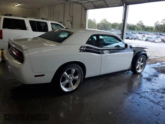 2010 Dodge Challenger R/T Classic z VIN 2B3CJ5DT1AH278481, wystawiony jako Copart lot #84398475 z przebiegiem 139 697 mil mil oraz Szkoda całkowita • Salvage title. Historia ofert i sprzedaży dostępna na DreamBid. Obrazek 3.