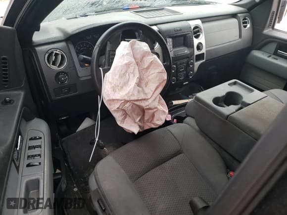 ✅ 2014 Ford F-150 XL • VIN: 1FTFW1CT7EKE88704 • Lot: 71633095. Wystawiony na Copart z przebiegiem 100 041 mil. Bezpłatny archiwum sprzedaży aukcyjnych z USA i szczegółowy raport historii pojazdu na DreamBid. Zdjęcie 8.