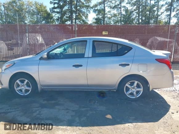 ✅ 2019 Nissan Versa S Plus • VIN: 3N1CN7AP5KL861069 • Lot: 43563233. Wystawiony na IAAI z przebiegiem 44 862 mil. Bezpłatny archiwum sprzedaży aukcyjnych z USA i szczegółowy raport historii pojazdu na DreamBid. Zdjęcie 14.