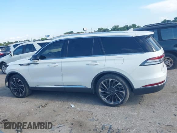 ✅ 2022 Lincoln Aviator Reserve • VIN: 5LM5J7WC9NGL03217 • Lot: 42953481. Listed on IAAI with 37,800 mi. Free auction sales archive from the USA and detailed vehicle history report at DreamBid. Image 14.