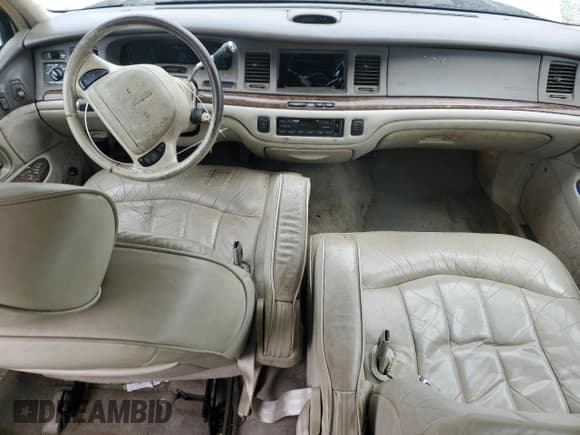 ✅ 1997 Lincoln Town Car Executive • VIN: 1LNLM81W1VY745069 • Lot: 67618525. Wystawiony na Copart z przebiegiem 140 207 mil. Bezpłatny archiwum sprzedaży aukcyjnych z USA i szczegółowy raport historii pojazdu na DreamBid. Zdjęcie 8.