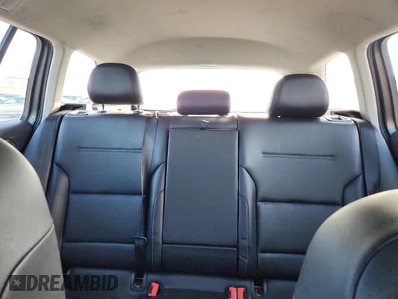 ✅ 2017 Volkswagen Golf S • VIN: 3VWH17AU2HM516750 • Лот: 93112945. Опубликован ранее на Copart с пробегом 110 388 миль. Бесплатный доступ к архиву аукционных продаж из США и подробный отчёт об истории автомобиля на DreamBid. Изображение 10.