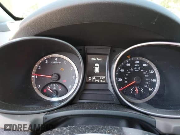 ✅ 2016 Hyundai Santa Fe • VIN: 5XYZUDLBXGG305848 • Лот: 68305583. Опубликован ранее на Copart с пробегом 119 318 миль. Бесплатный доступ к архиву аукционных продаж из США и подробный отчёт об истории автомобиля на DreamBid. Изображение 9.