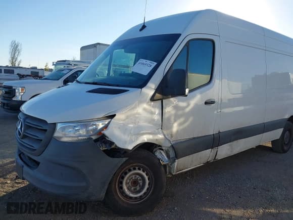 ✅ 2021 Mercedes-Benz Sprinter Cargo • VIN: W1Y4ECHY2MT064412 • Lot: 41069328. Listed on IAAI with 88,526 mi. Free auction sales archive from the USA and detailed vehicle history report at DreamBid. Image 6.