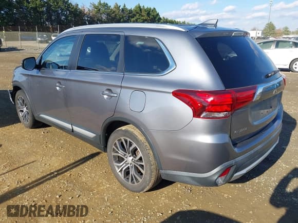 ✅ 2018 Mitsubishi Outlander SE • VIN: JA4AD3A39JZ016921 • Lot: 43606318. Listed on IAAI with 49,942 mi. Free auction sales archive from the USA and detailed vehicle history report at DreamBid. Image 3.