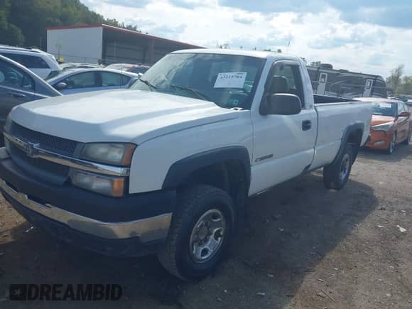 2003 Chevrolet Silverado 2500HD Work Truck с VIN 1GCHK24U63E114372, выставлен на аукционе IAAI как лот 43215704 с пробегом 326 621 миль миль и . История ставок и продаж доступна на DreamBid. Изображение 2.