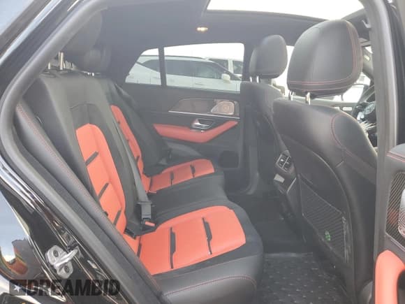 ✅ 2024 Mercedes-Benz GLE 63 S AMG • VIN: 4JGFD8KB4RB167969 • Lot: 42791375. Wystawiony na Copart z przebiegiem 6 722 mil. Bezpłatny archiwum sprzedaży aukcyjnych z USA i szczegółowy raport historii pojazdu na DreamBid. Zdjęcie 11.