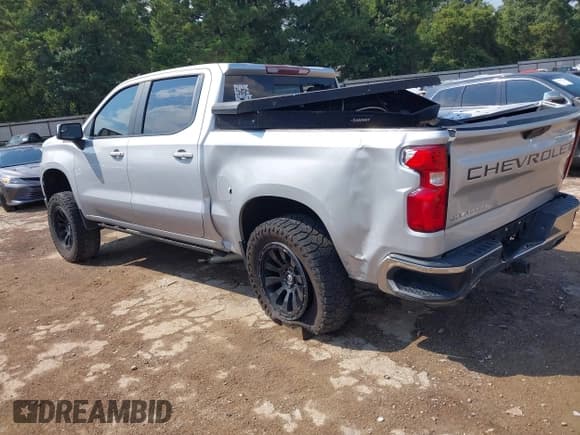 ✅ 2019 Chevrolet Silverado 1500 LT • VIN: 1GCUYDED2KZ108132 • Lot: 43271293. Wystawiony na IAAI z przebiegiem 90 381 mil. Bezpłatny archiwum sprzedaży aukcyjnych z USA i szczegółowy raport historii pojazdu na DreamBid. Zdjęcie 3.