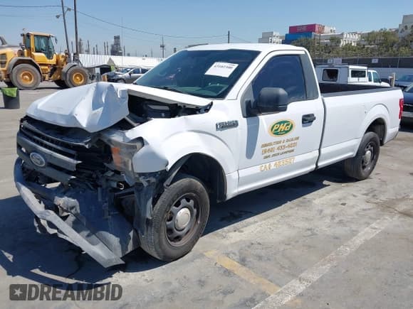 ✅ 2018 Ford F-150 XL • VIN: 1FTMF1CB2JKC34648 • Lot: 43102300. Wystawiony na IAAI z przebiegiem 85 064 mil. Bezpłatny archiwum sprzedaży aukcyjnych z USA i szczegółowy raport historii pojazdu na DreamBid. Zdjęcie 2.