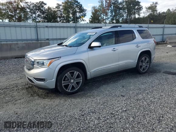 ✅ 2019 GMC Acadia Denali • VIN: 1GKKNXLS5KZ190235 • Lot: 86320805. Listed on Copart with 105,124 mi. Free auction sales archive from the USA and detailed vehicle history report at DreamBid. Image 1.