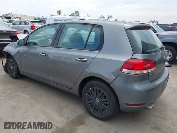 ✅ 2011 Volkswagen Golf • VIN: WVWDB7AJXBW206745 • Lot: 42415722. Wystawiony na IAAI z przebiegiem 91 288 mil. Bezpłatny archiwum sprzedaży aukcyjnych z USA i szczegółowy raport historii pojazdu na DreamBid. Zdjęcie 3.