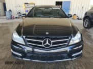 ✅ 2013 Mercedes-Benz C 250 • VIN: WDDGJ4HB9DG097923 • Lot: 93489825. Wystawiony na Copart z przebiegiem 136 056 mil. Bezpłatny archiwum sprzedaży aukcyjnych z USA i szczegółowy raport historii pojazdu na DreamBid. Zdjęcie 5.