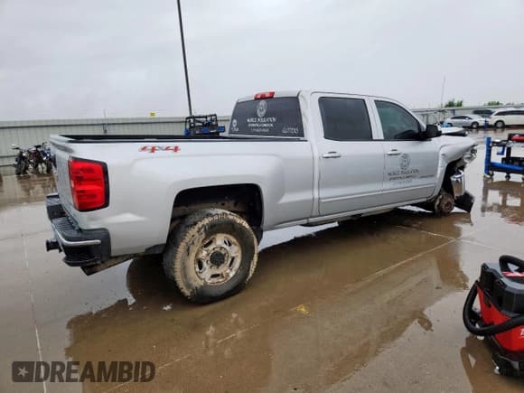 ✅ 2015 Chevrolet Silverado 2500HD LT • VIN: 1GC1CVEG8FF561227 • Lot: 64398545. Wystawiony na Copart z przebiegiem Nie podano. Bezpłatny archiwum sprzedaży aukcyjnych z USA i szczegółowy raport historii pojazdu na DreamBid. Zdjęcie 3.