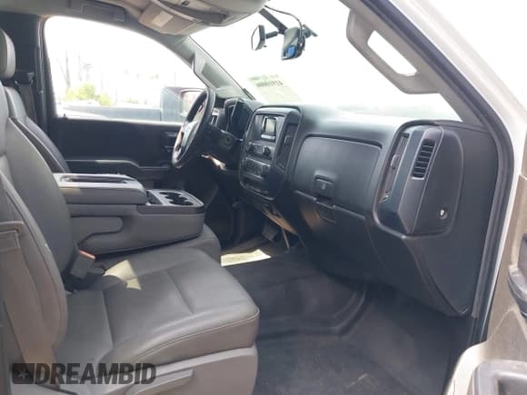 ✅ 2015 Chevrolet Silverado 2500HD Work Truck • VIN: 1GC0CUEG1FZ118681 • Lot: 41910006. Wystawiony na IAAI z przebiegiem 180 869 mil. Bezpłatny archiwum sprzedaży aukcyjnych z USA i szczegółowy raport historii pojazdu na DreamBid. Zdjęcie 5.