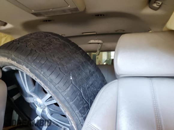 ✅ 2007 Chevrolet Suburban LT • VIN: 3GNFC16J97G197920 • Lot: 77776794. Wystawiony na Copart z przebiegiem Nie podano. Bezpłatny archiwum sprzedaży aukcyjnych z USA i szczegółowy raport historii pojazdu na DreamBid. Zdjęcie 10.