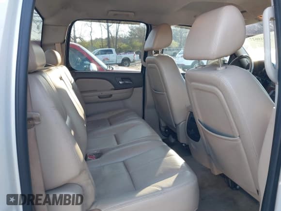 ✅ 2009 Chevrolet Silverado 1500 • VIN: 3GCEC33J49G178179 • Lot: 41810627. Wystawiony na IAAI z przebiegiem 205 823 mil. Bezpłatny archiwum sprzedaży aukcyjnych z USA i szczegółowy raport historii pojazdu na DreamBid. Zdjęcie 8.