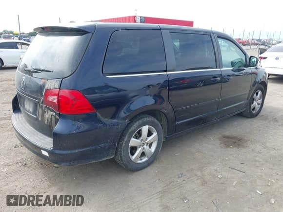 ✅ 2010 Volkswagen Routan SE • VIN: 2V4RW3D19AR272599 • Lot: 43080557. Listed on IAAI with 228,929 mi. Free auction sales archive from the USA and detailed vehicle history report at DreamBid. Image 4.