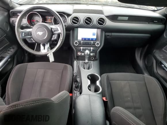 ✅ 2023 Ford Mustang EcoBoost Premium • VIN: 1FATP8UH0P5113442 • Lot: 90839095. Wystawiony na Copart z przebiegiem 28 080 mil. Bezpłatny archiwum sprzedaży aukcyjnych z USA i szczegółowy raport historii pojazdu na DreamBid. Zdjęcie 8.