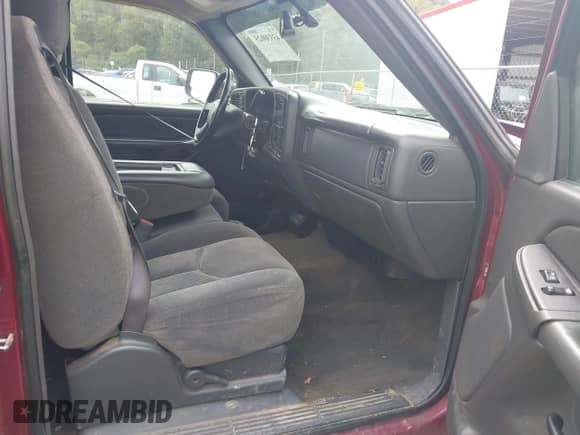 2006 Chevrolet Silverado 1500 LT2 z VIN 1GCEK19T06Z233304, wystawiony jako IAAI lot #43330025 z przebiegiem 198 732 mil mil oraz . Historia ofert i sprzedaży dostępna na DreamBid. Obrazek 5.