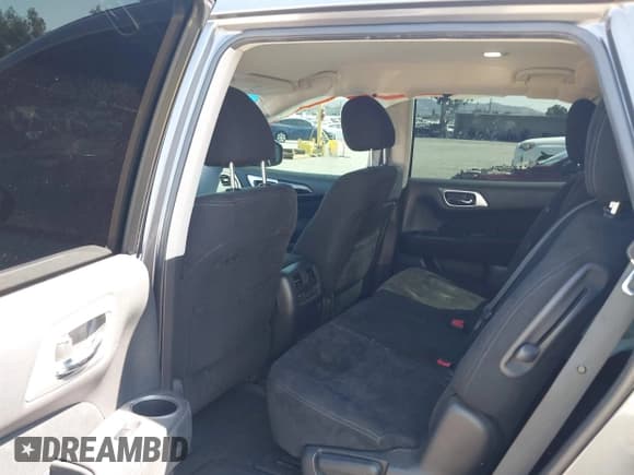 ✅ 2015 Nissan Pathfinder SV • VIN: 5N1AR2MN5FC672294 • Lot: 43225152. Wystawiony na IAAI z przebiegiem 144 846 mil. Bezpłatny archiwum sprzedaży aukcyjnych z USA i szczegółowy raport historii pojazdu na DreamBid. Zdjęcie 8.