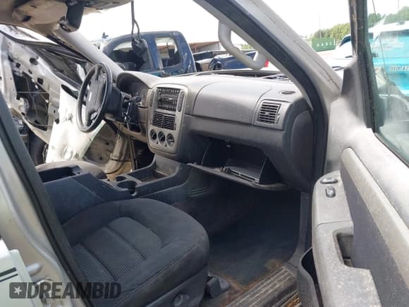 ✅ 2003 Ford Explorer XLT • VIN: 1FMZU73W53ZA27307 • Lot: 42332040. Listed on IAAI with 173,335 mi. Free auction sales archive from the USA and detailed vehicle history report at DreamBid. Image 5.