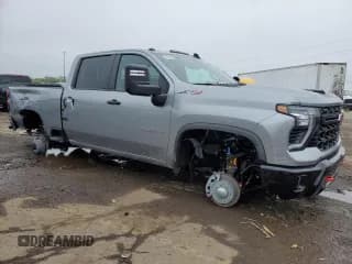 ✅ 2025 Chevrolet Silverado 2500 • VIN: 1GC4KYE72SF211989 • Lot: 56555565. Wystawiony na Copart z przebiegiem Nie podano. Bezpłatny archiwum sprzedaży aukcyjnych z USA i szczegółowy raport historii pojazdu na DreamBid. Zdjęcie 4.
