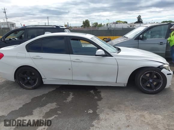 ✅ 2014 BMW 3 Series 328i • VIN: WBA3C1C59EK107056 • Lot: 42778687. Listed on IAAI with 106,786 mi. Free auction sales archive from the USA and detailed vehicle history report at DreamBid. Image 13.